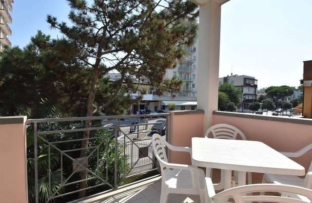 Cosy apartment for 4 guests with A/C, WIFI, TV, terrace and pets allowed