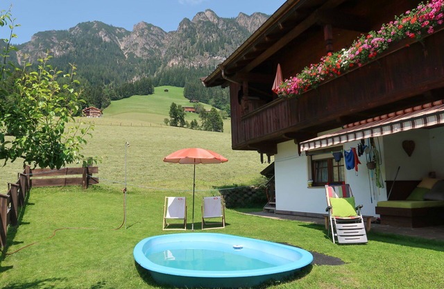 Cosy apartment for 4 people with WIFI, TV, patio and pets allowed
