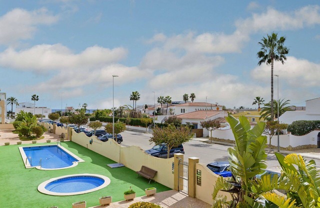 Cosy apartment for 4 people with WIFI, A/C, pool, TV, terrace and pets allowed
