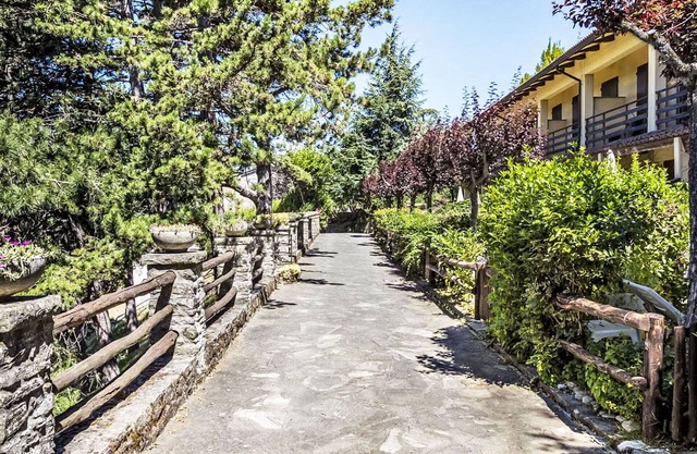 Cosy apartment for 4 people with pool, WIFI, TV, patio, pets allowed and panoramic view