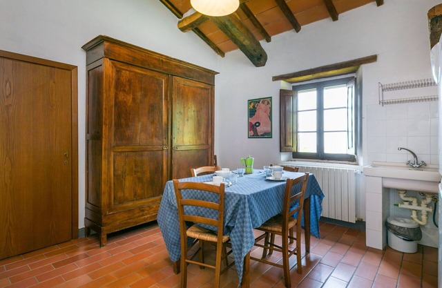 Cosy apartment for 4 people with WIFI, pool, TV, patio and pets allowed