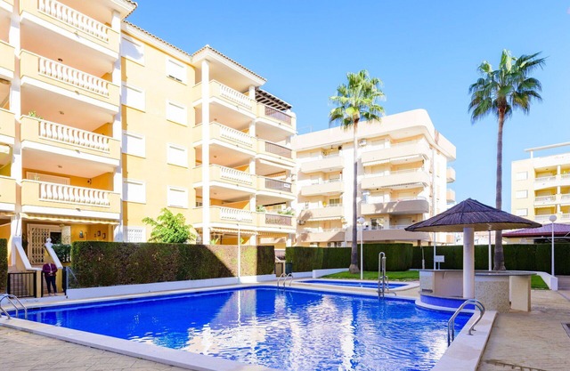 Cosy apartment for 5 people with pool, WIFI, TV, terrace and pets allowed