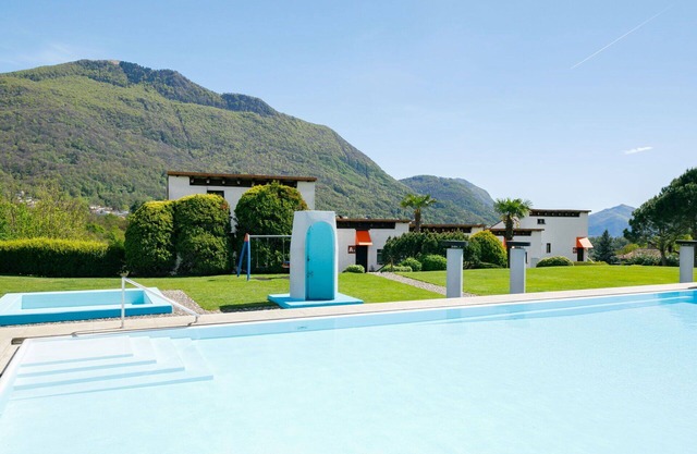 Cosy apartment for 5 people with pool, WIFI, TV, patio, pets allowed and panoramic view