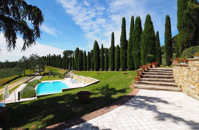 Cosy apartment for 6 guests with WIFI, pool and panoramic view, close to San Gimignano