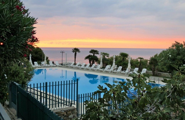 Cosy apartment for 6 guests with pool, WIFI, patio and parking