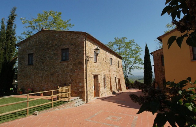 Cosy apartment for 6 guests with pool, WIFI, A/C, TV and pets allowed, close to San Gimignano