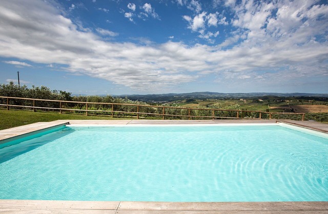 Cosy apartment for 6 people with pool, A/C, WIFI, TV and panoramic view, close to San Gimignano