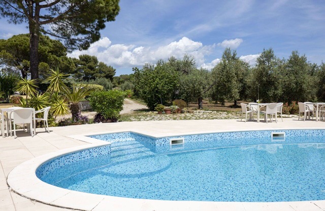 Cosy apartment for 6 people with pool, WIFI, TV, patio and pets allowed