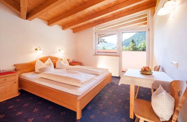 Cosy apartment for 8 people with WIFI, TV and balcony