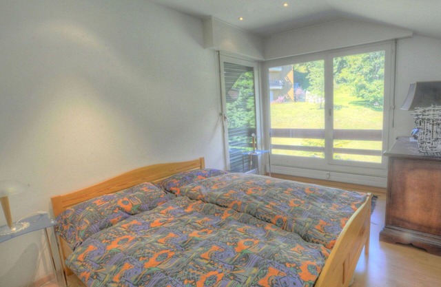 Cosy apartment for 8 guests with hot tub, TV and balcony