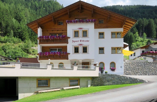 Cosy apartment for 8 guests with WIFI, TV and balcony
