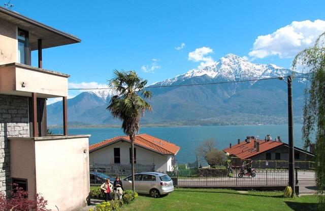 Cosy apartment for 9 guests with WIFI, hot tub, TV, patio and pets allowed