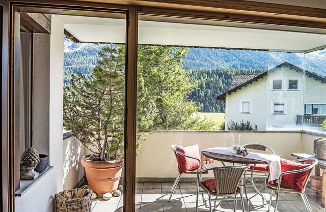 Cosy apartment for 4 guests with WIFI, TV, balcony, pets allowed and panoramic view