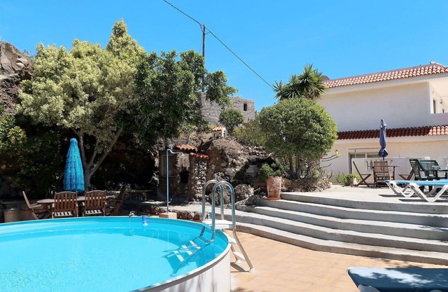 Cosy apartment for 4 guests with pool, WIFI, TV and terrace