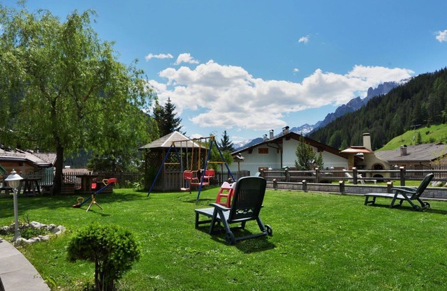 Cosy apartment for 4 people with WIFI, TV, patio and parking