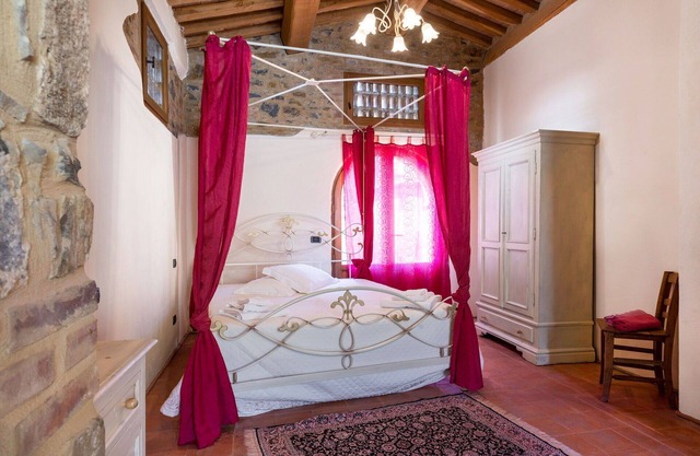 Cosy apartment for 4 guests with WIFI, pool, A/C, TV and pets allowed, close to San Gimignano