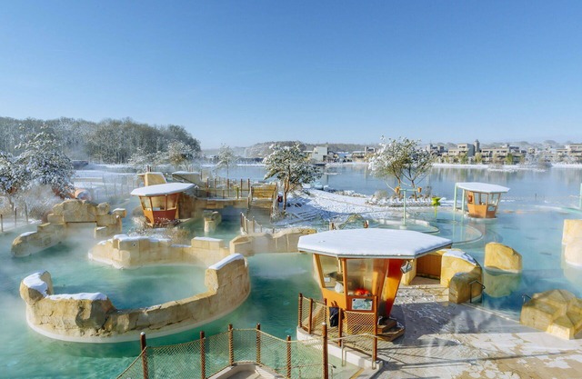 Cosy apartment in villa for 6 guests with pool, hot tub, WIFI, TV, terrace and parking