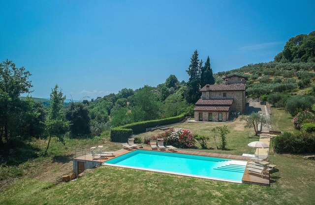 Cosy apartment in villa with pool, WIFI, A/C, TV and pets allowed, close to San Gimignano