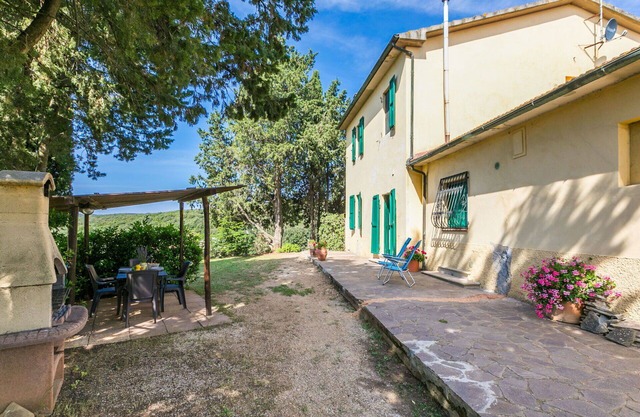 Cosy apartment in villa for 6 guests with pool, WIFI, TV, patio and pets allowed