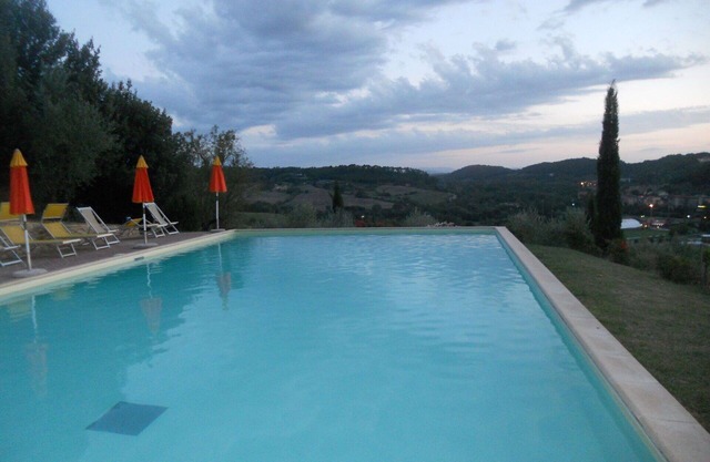 Cosy apartment in villa with WIFI, pool, TV, patio and panoramic view, close to San Gimignano