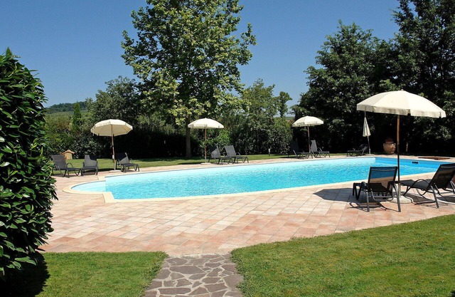 Cosy apartment in villa with WIFI, pool, TV, terrace and pets allowed, close to San Gimignano