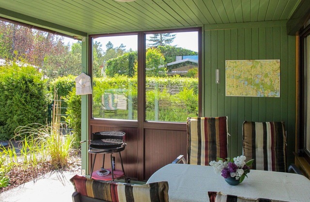 Cosy apartment in villa for 4 people with TV, terrace, pets allowed and parking