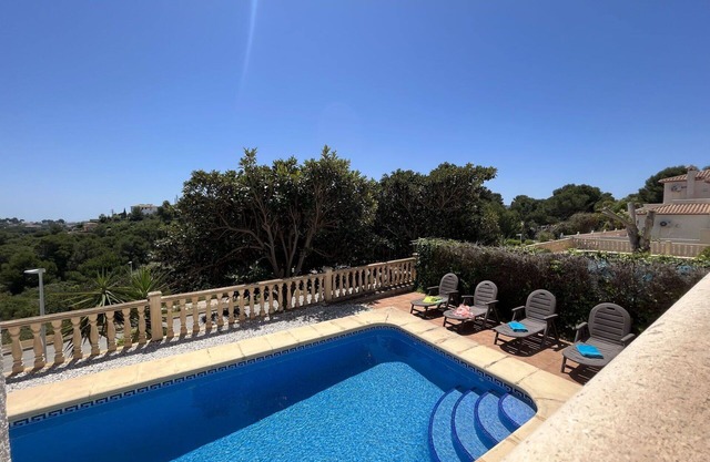 Cosy apartment in villa for 4 people with WIFI, private pool, A/C, TV, terrace and pets allowed