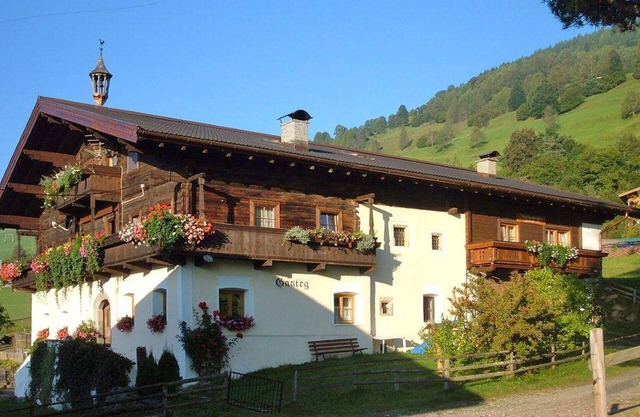 Cosy apartment in villa for 6 guests with WIFI, TV, patio and pets allowed