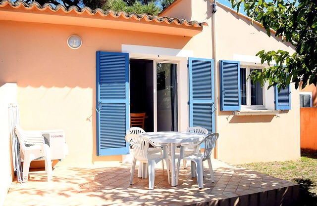 Cosy apartment in villa for 8 people with pool, WIFI, TV, terrace and pets allowed