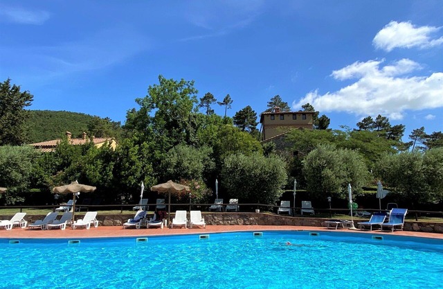 Cosy apartment for 6 guests with A/C, WIFI, pool, TV, terrace and parking