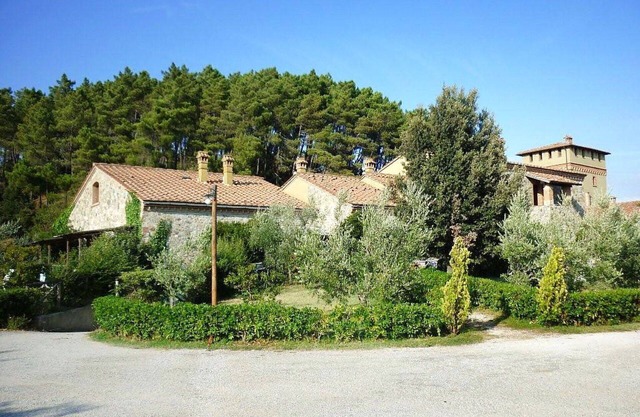 Cosy apartment for 6 people with A/C, pool, WIFI, TV, patio and parking