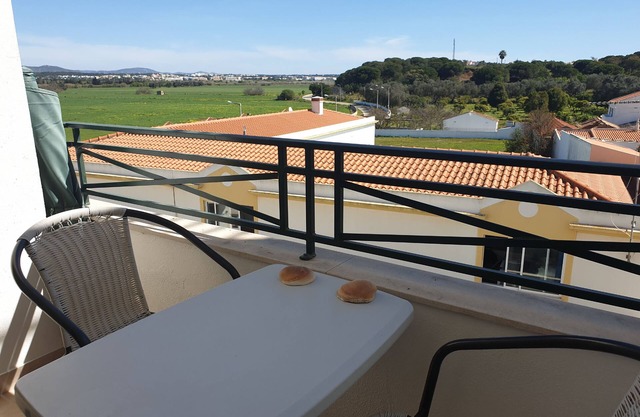 Cosy Apartment T1 at Falesia Beach Albufeira with a swimming pool