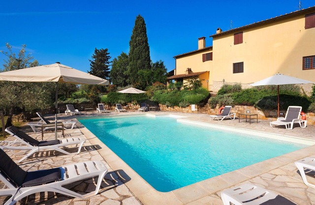 Cosy apartment with WIFI, pool, A/C, TV, pets allowed, panoramic view, close to Greve In Chianti