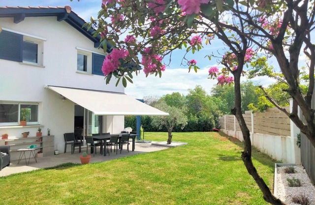 COSY, BRIGHT HOUSE, IDEAL LOCATION