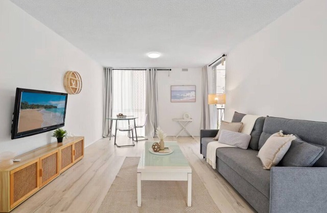 Cosy Central Beachfront Surfers Paradise