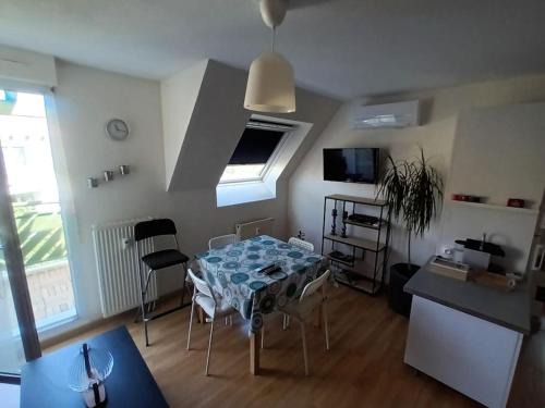 Cosy Colette,climatisé avec stationnement gratuit.