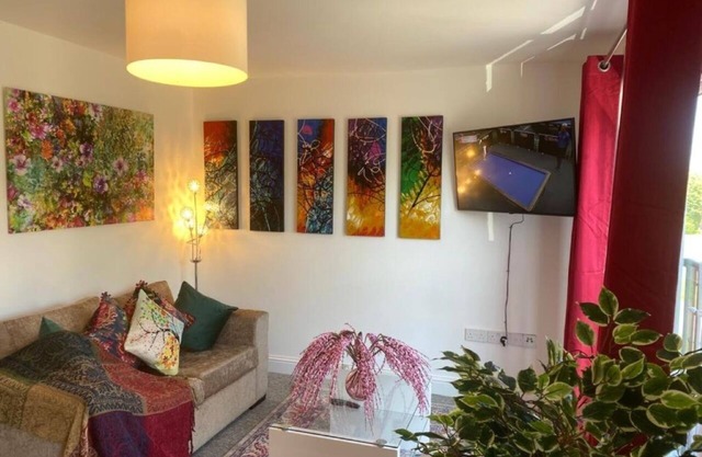Cosy & Contemporary 4BDR Chesterton House w High Speed WIFI,Gardern & Parking