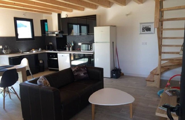 Cosy cottage with direct access/800m from the sea.