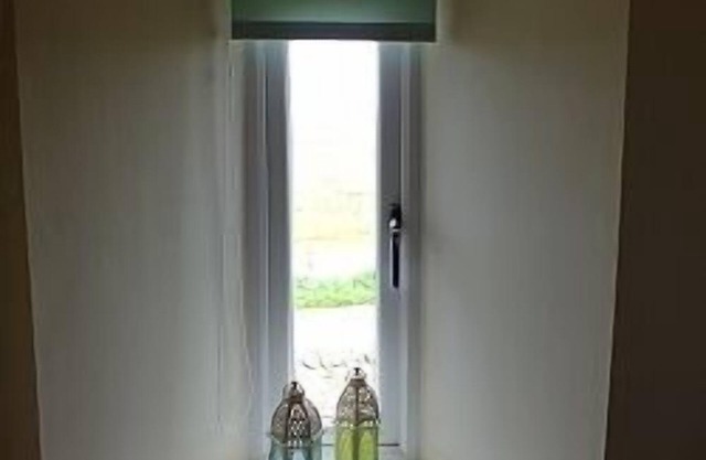 Cosy Farm Cottage with Easy Beach Access