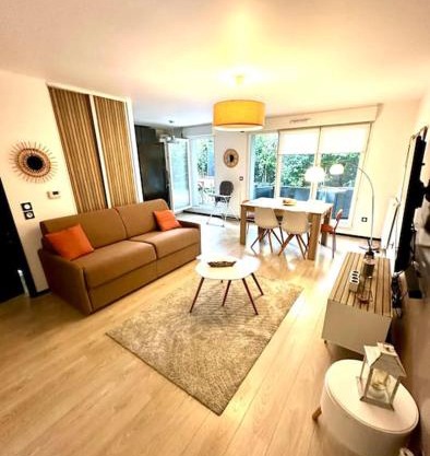 Cosy flat with garden, close to Paris and metro station