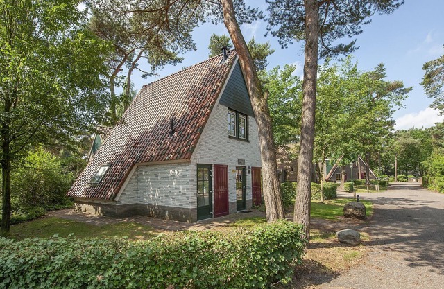 Cosy holiday home with dishwasher, close to a golf course