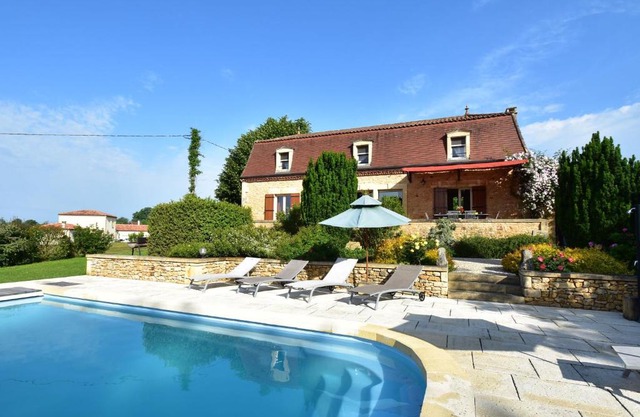 Cosy holiday home with swimming pool