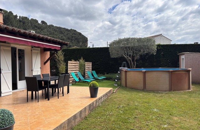 Cosy house with garden and swimming pool.