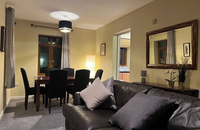 Cosy Malone - 2BR Apartment BT9 W/Balcony