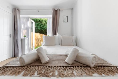 Cosy, Modern & Central Studio 1min from Train with Private Garden - The Kensal Suite