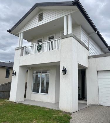 Cosy room stay- 25 min to Melbourne Airport and next to Hume Freeway
