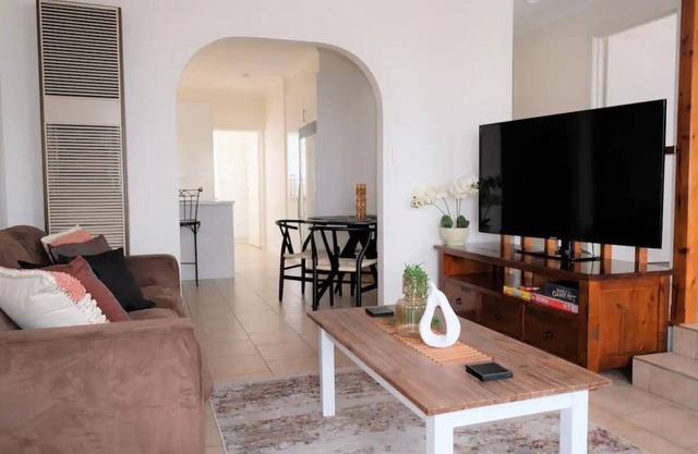 Cosy, Stylish 3 Bedroom Stay in Hoppers Crossing