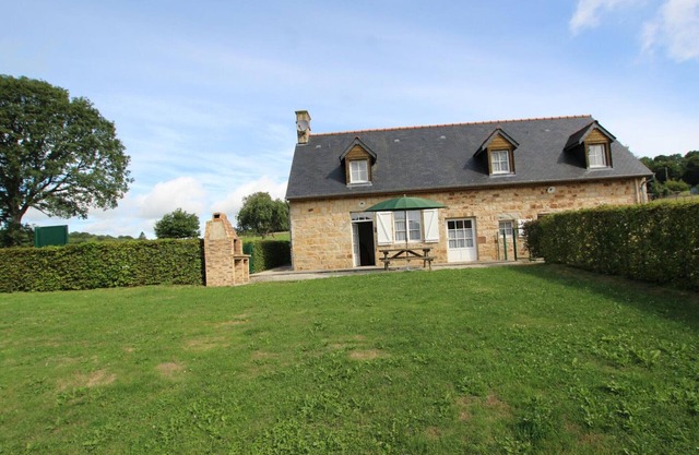 Cottage with garden, pets allowed, near Fosse Arthour