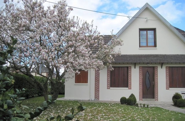 Cottage 'Le Clos D'aval Le Paulownia' with Private Terrace, Private Garden and Wi-Fi