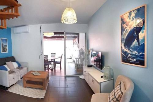 COTTAGE BLUE classé 3 étoiles - 4 à 6 personnes - 2 chambres - accès direct à la plage et à l'esplanade de Boucan Canot avec ses bars et restaurants